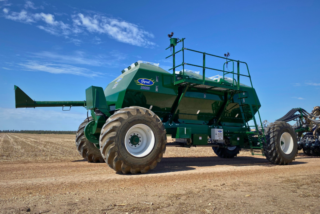Airseeder in the field 03